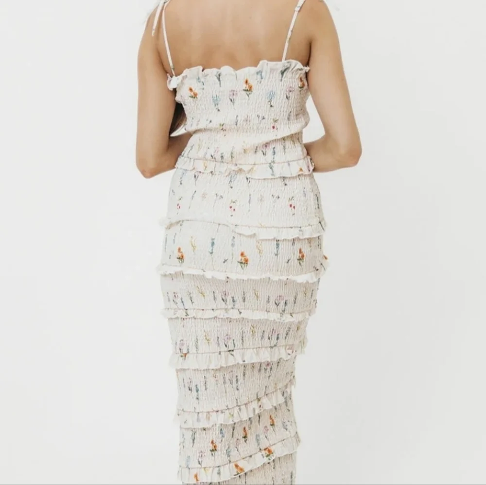 Aureum Cream Tiered Ruffle Smocked Sphaghetti Strap Dress Size Large - Picture 2 of 4